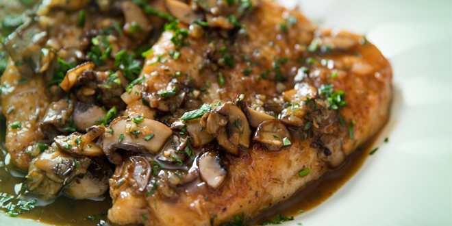 Hähnchen alla Marsala mit Tomaten und Champignons – RezepteBlog.net Hähnchen alla Marsala mit Tomaten und Champignons – RezepteBlog.net