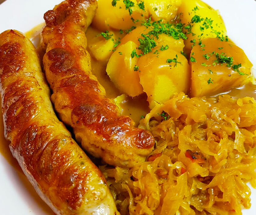 Bratwurst mit Sauerkraut und Kartoffeln – RezepteBlog.net Bratwurst mit Sauerkraut und Kartoffeln – RezepteBlog.net